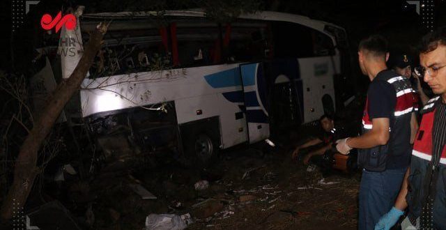 واژگونی مرگبار یک اتوبوس چند نفر کشته و زخمی شدند؟