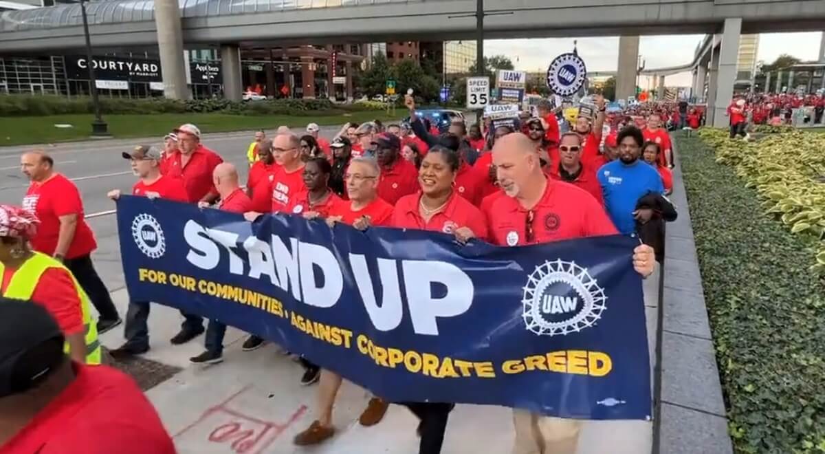 اعتصاب و تجمع کارگران خودروساز آمریکا علیه غول_های خودروسازی