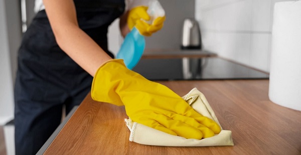 ۱۰ اشتباه رایج در نظافت منزل که ناخواسته به وسایل آسیب می‌زند